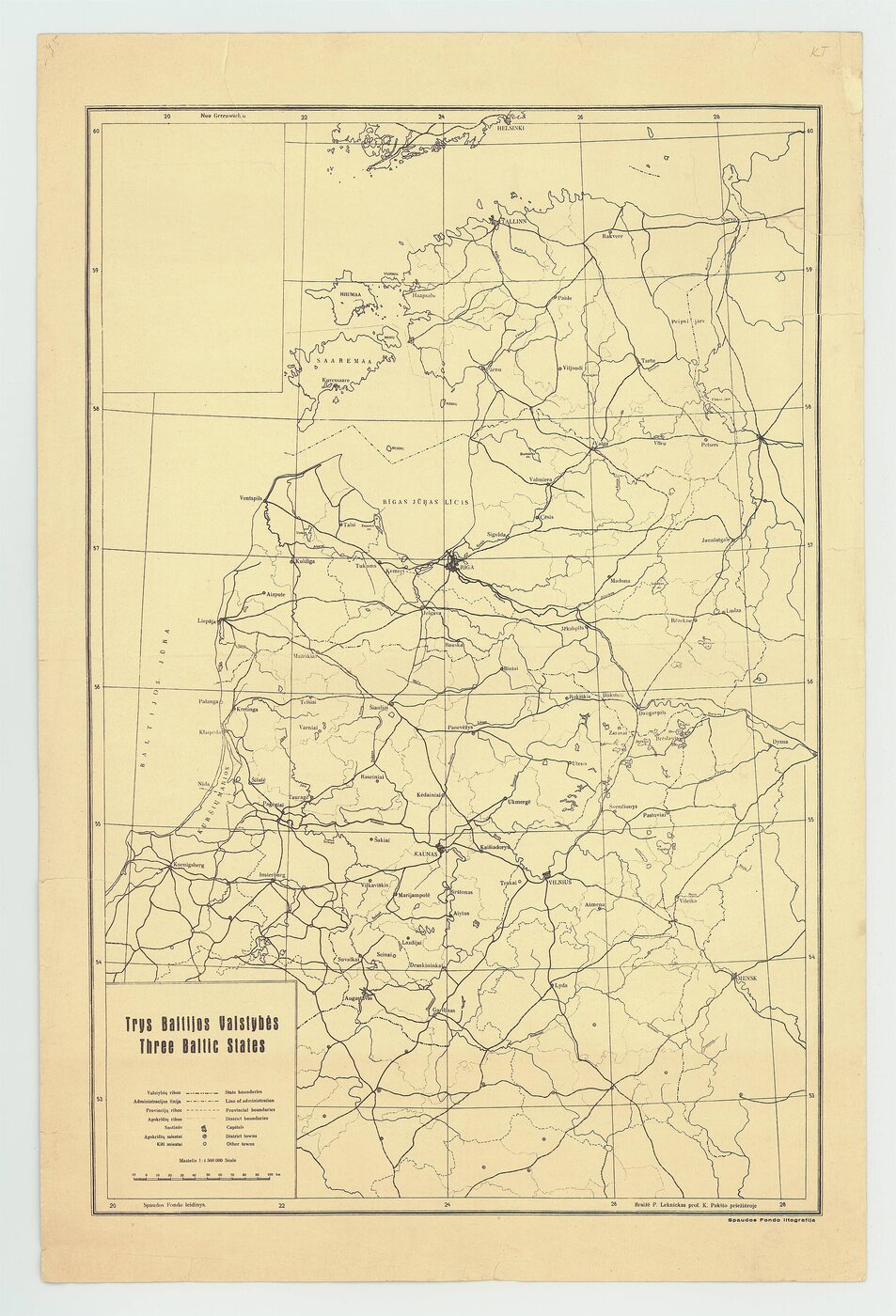 A monochrome printed map of Estonia, Latvia and Lithuania on aged paper, showing state, provincial and district boundaries, rivers, railways, capitals and towns, with the Baltic Sea down the western edge, an inset panel at top left and a bilingual title and key panel in the lower left corner.